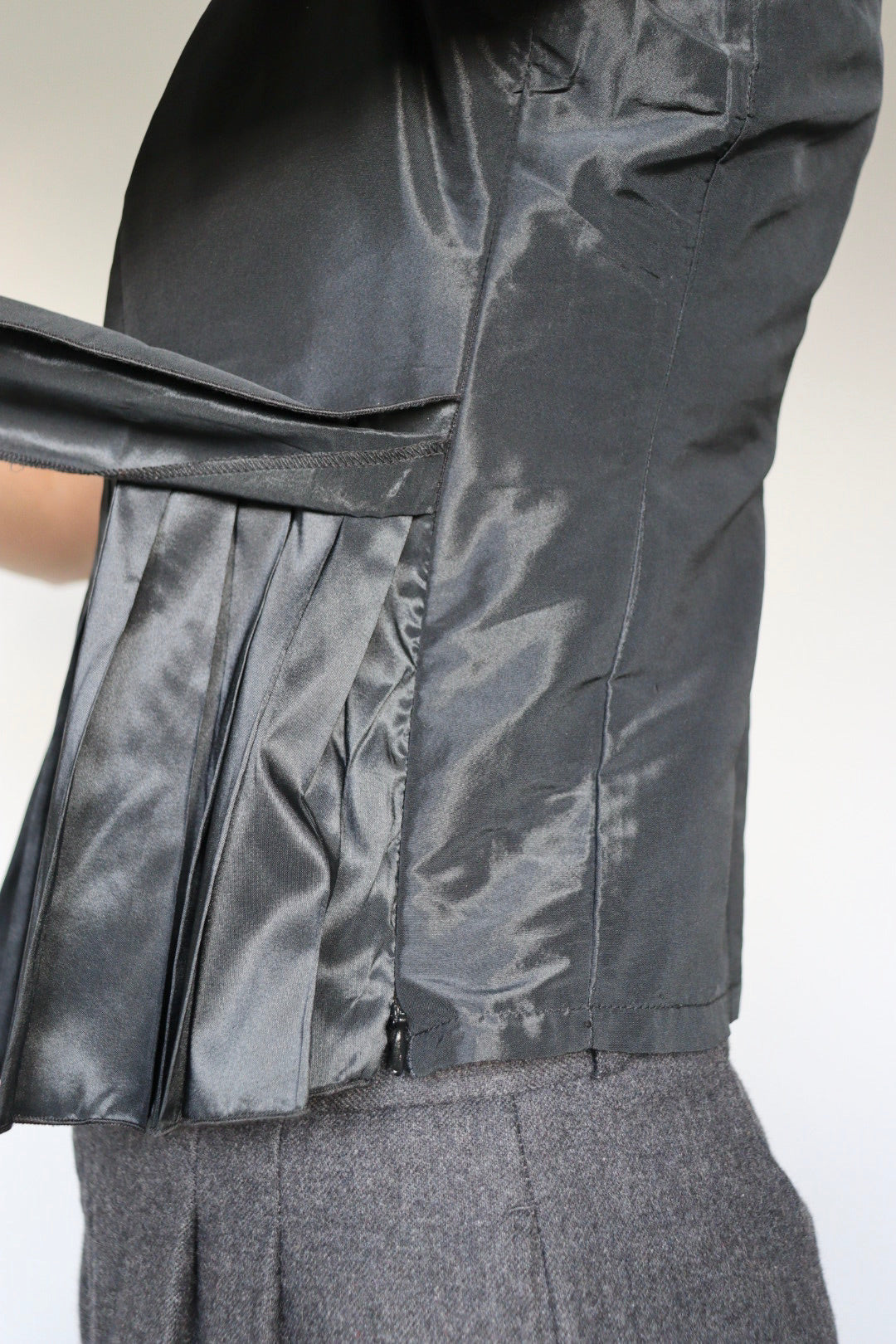 The Pleaded Chique - vintage top - S up to M