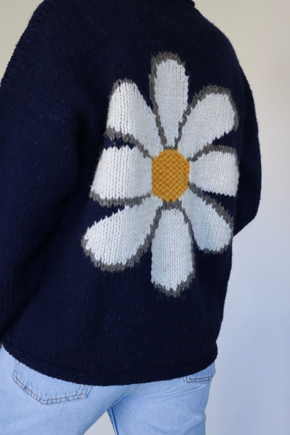 The Blue Daisy - vintage knitted sweater - S up to L