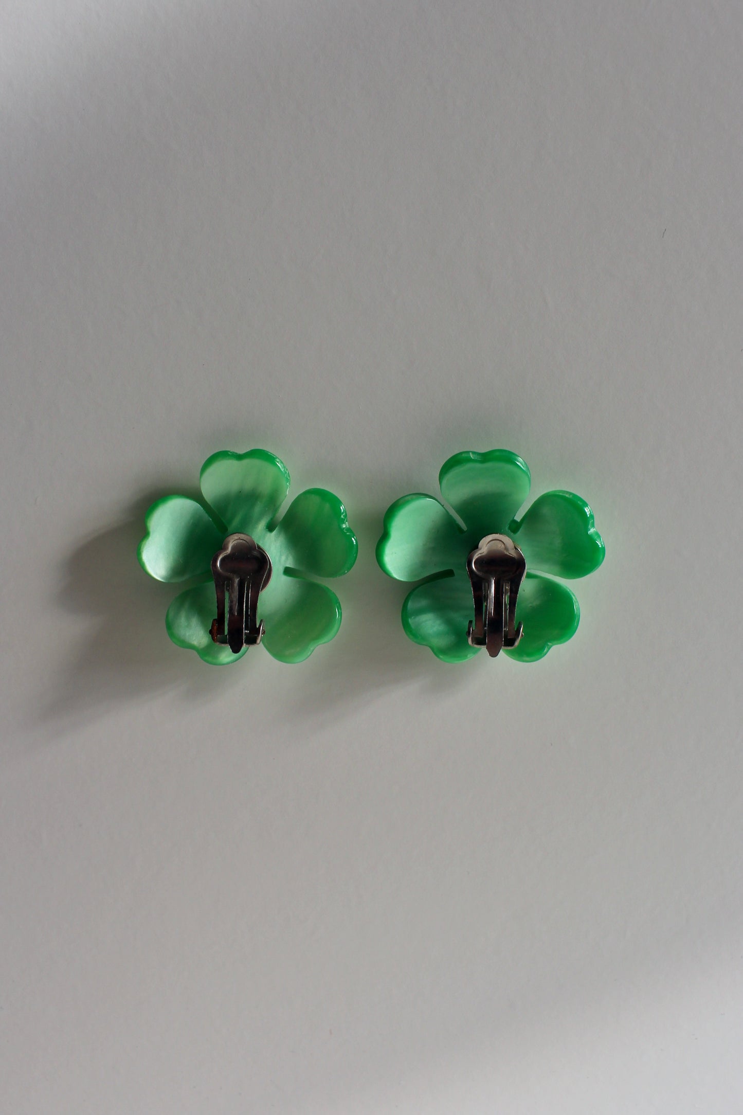 The Green Flowers - clip on earrings