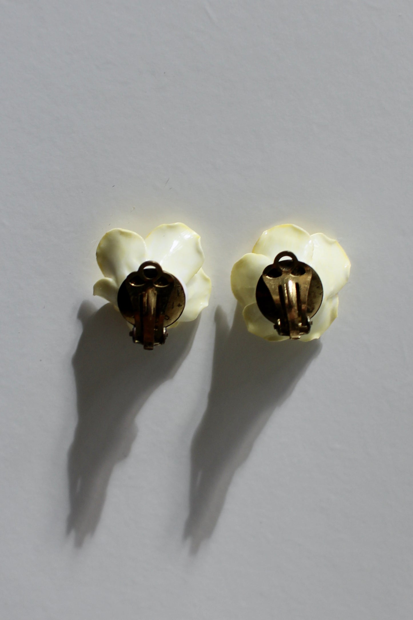 The Porcelain Flowers - clip on earrings