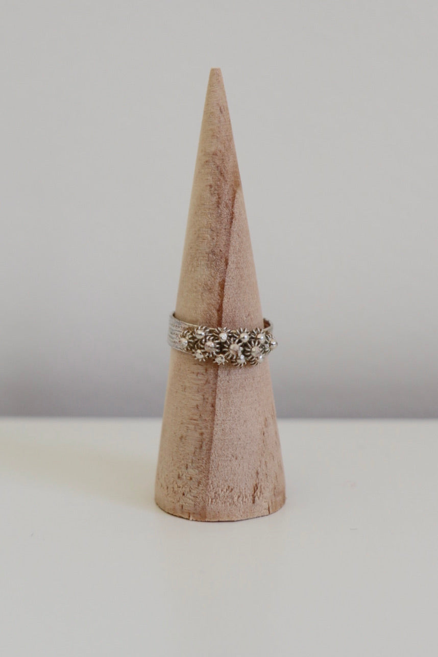 The Sardinian Daisies - vintage silver ring