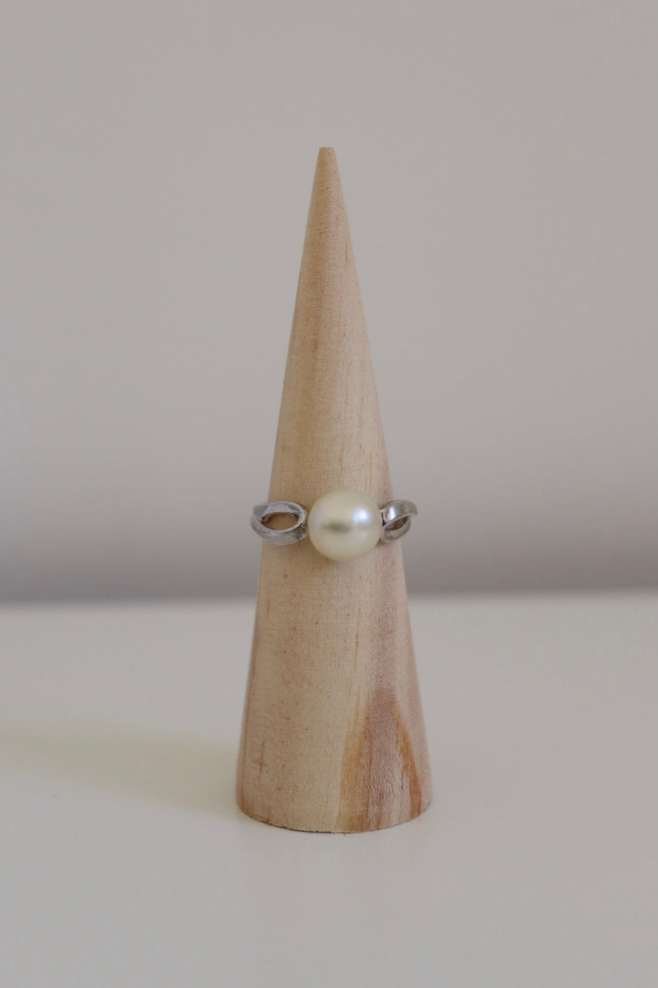 The Twisted Pearl - vintage silver ring with pearl