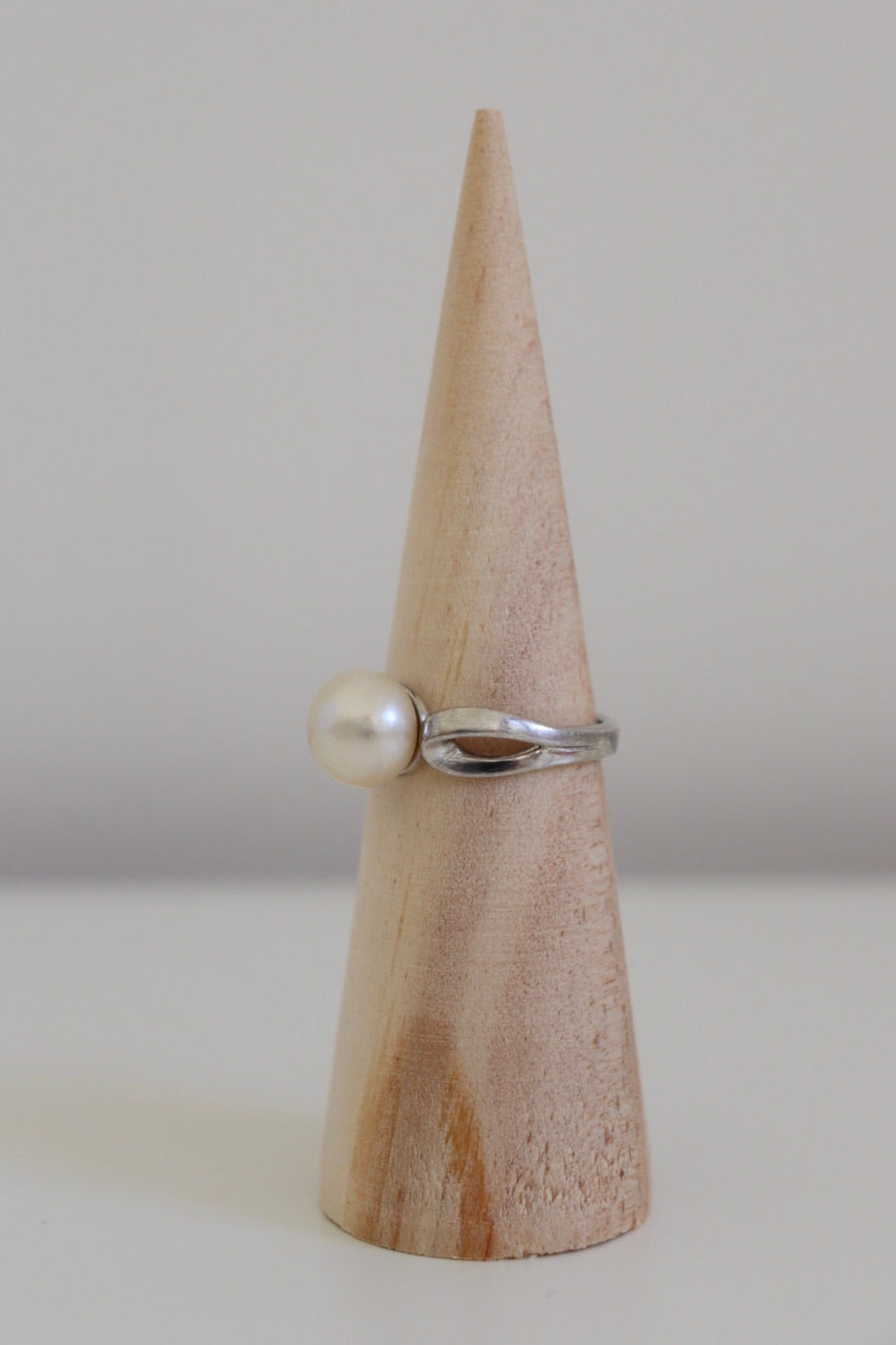 The Twisted Pearl - vintage silver ring with pearl