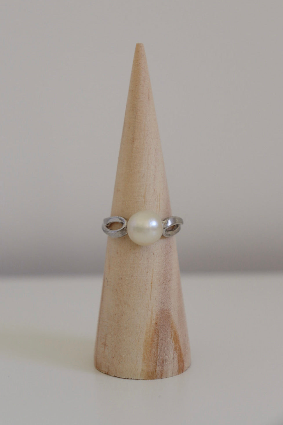 The Twisted Pearl - vintage silver ring with pearl