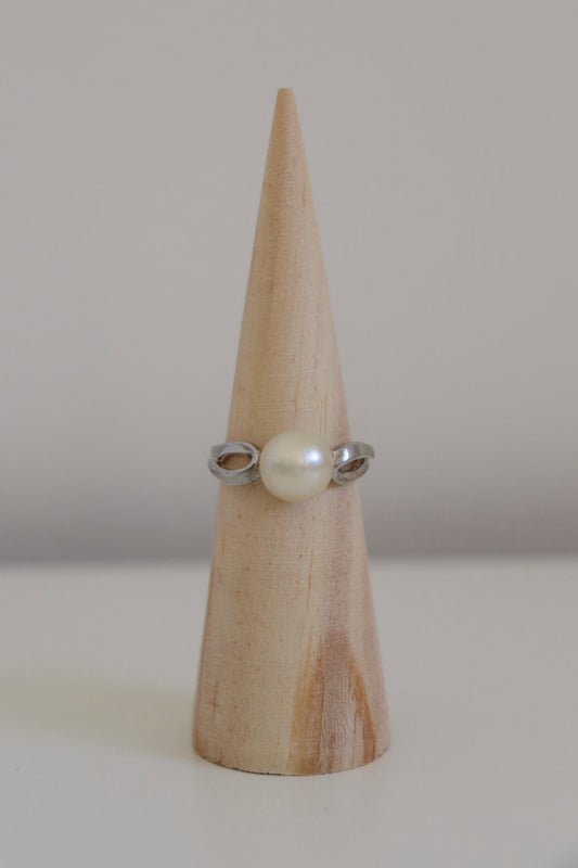 The Twisted Pearl - vintage silver ring with pearl