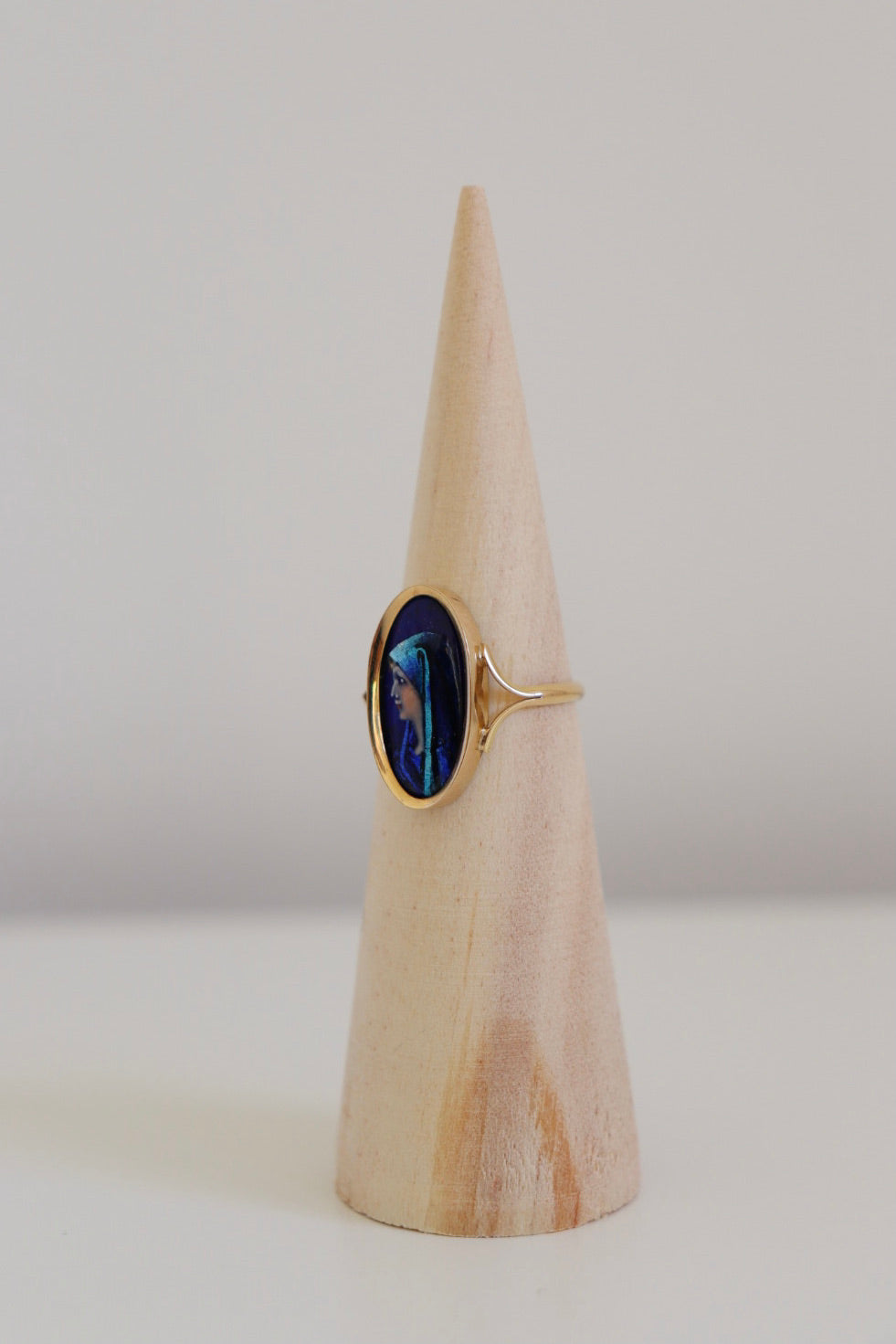 The Saint Fabiola - vintage 18K gold ring