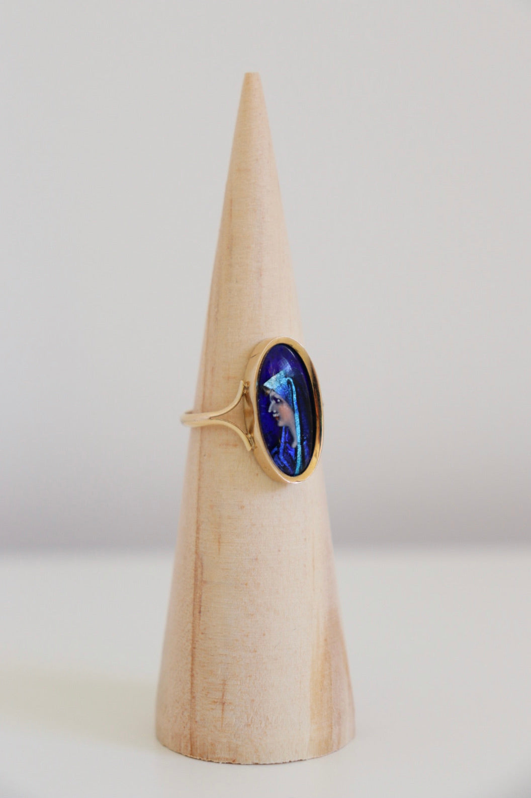 The Saint Fabiola - vintage 18K gold ring