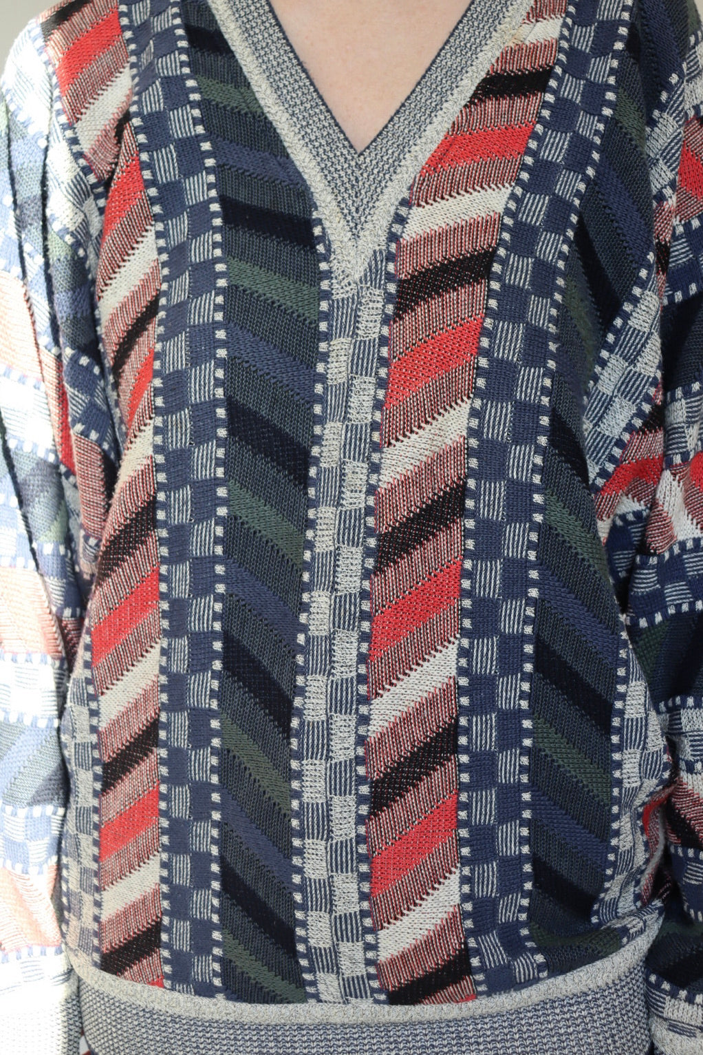 The Geometric V-neck - vintage Carlo Colucci sweater - S up to XL