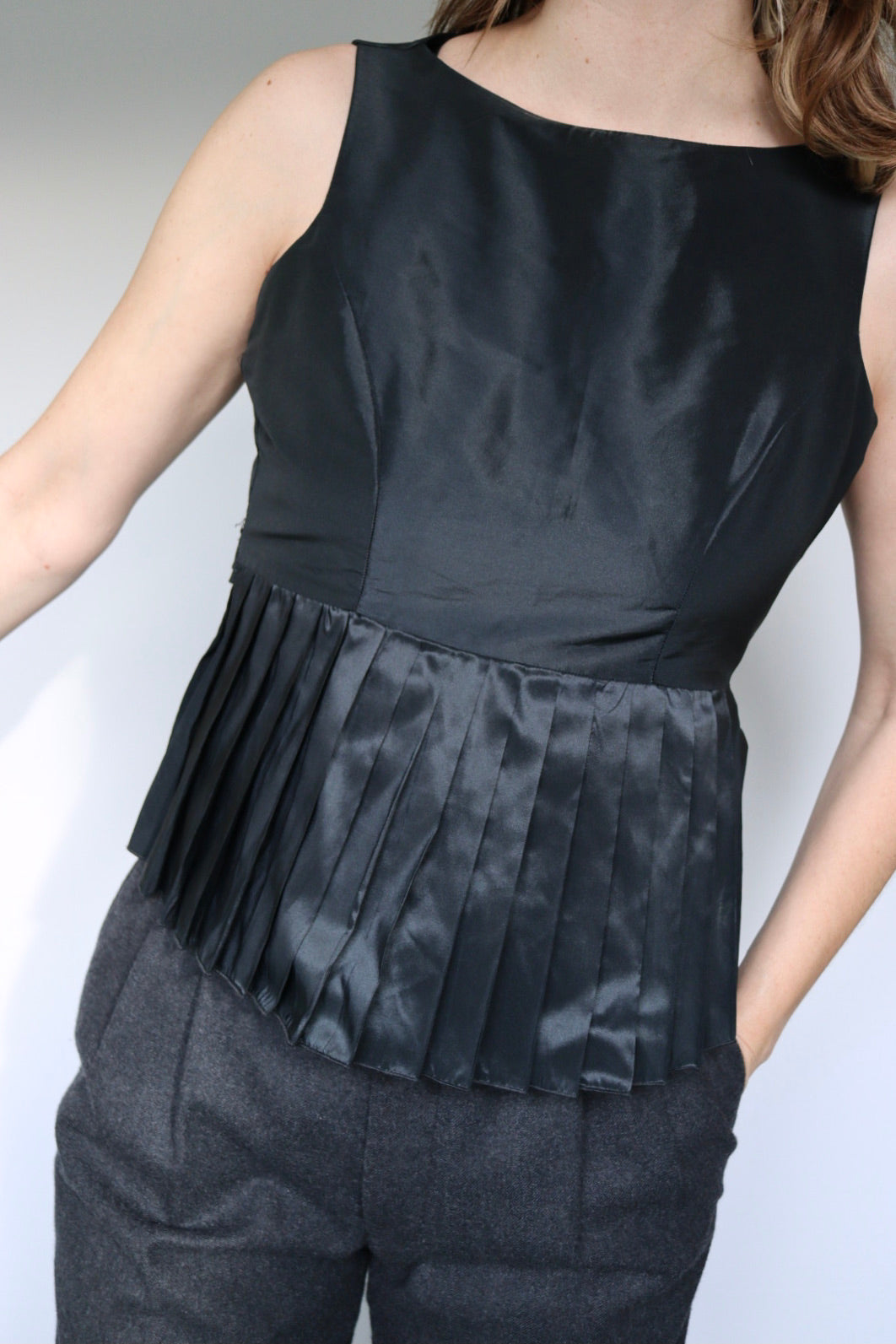 The Pleaded Chique - vintage top - S up to M