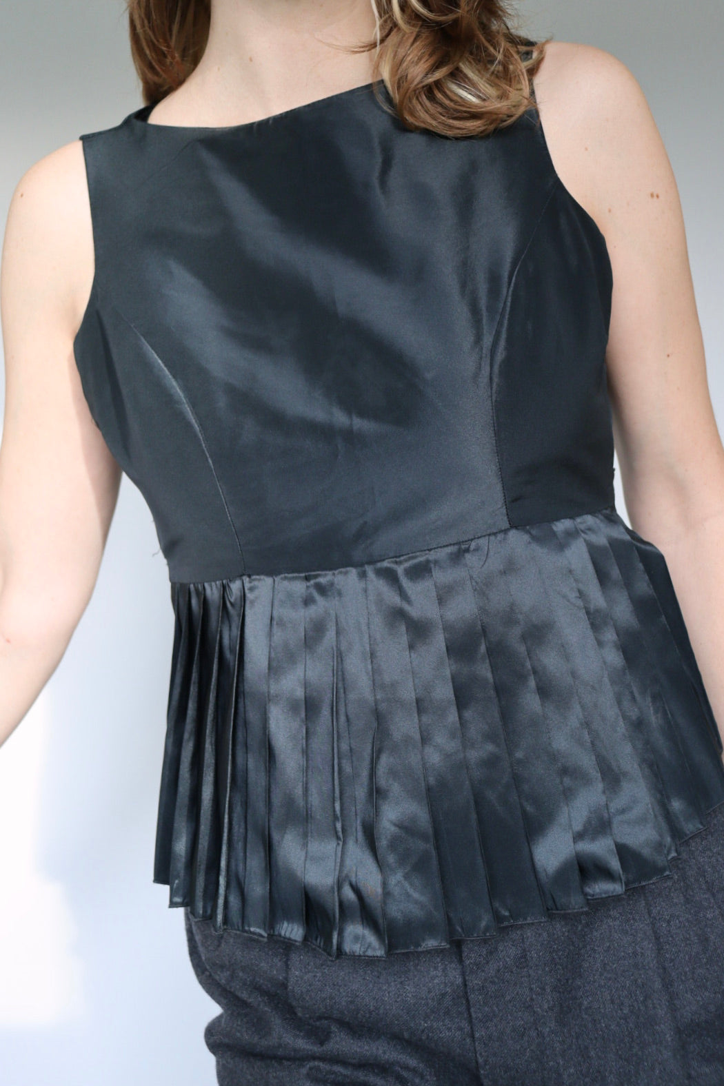 The Pleaded Chique - vintage top - S up to M