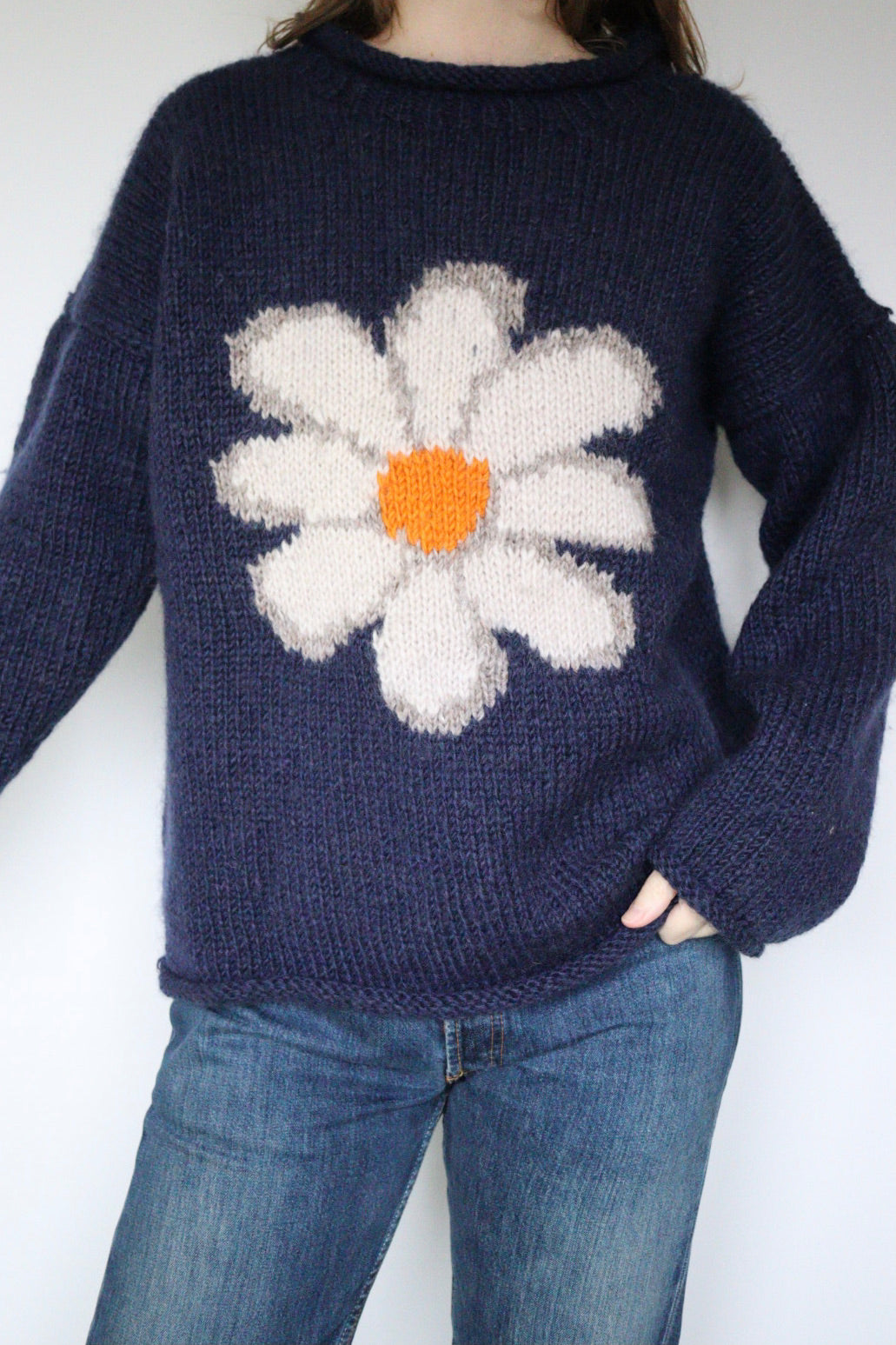 The Blue Daisy - vintage knitted sweater - S up to M/L