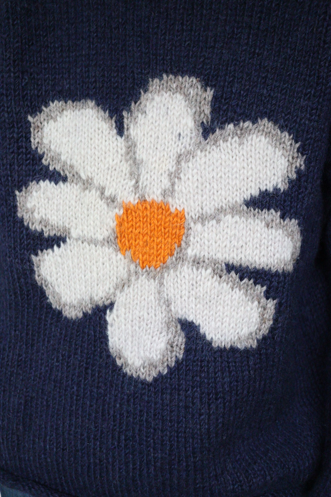 The Blue Daisy - vintage knitted sweater - S up to M/L