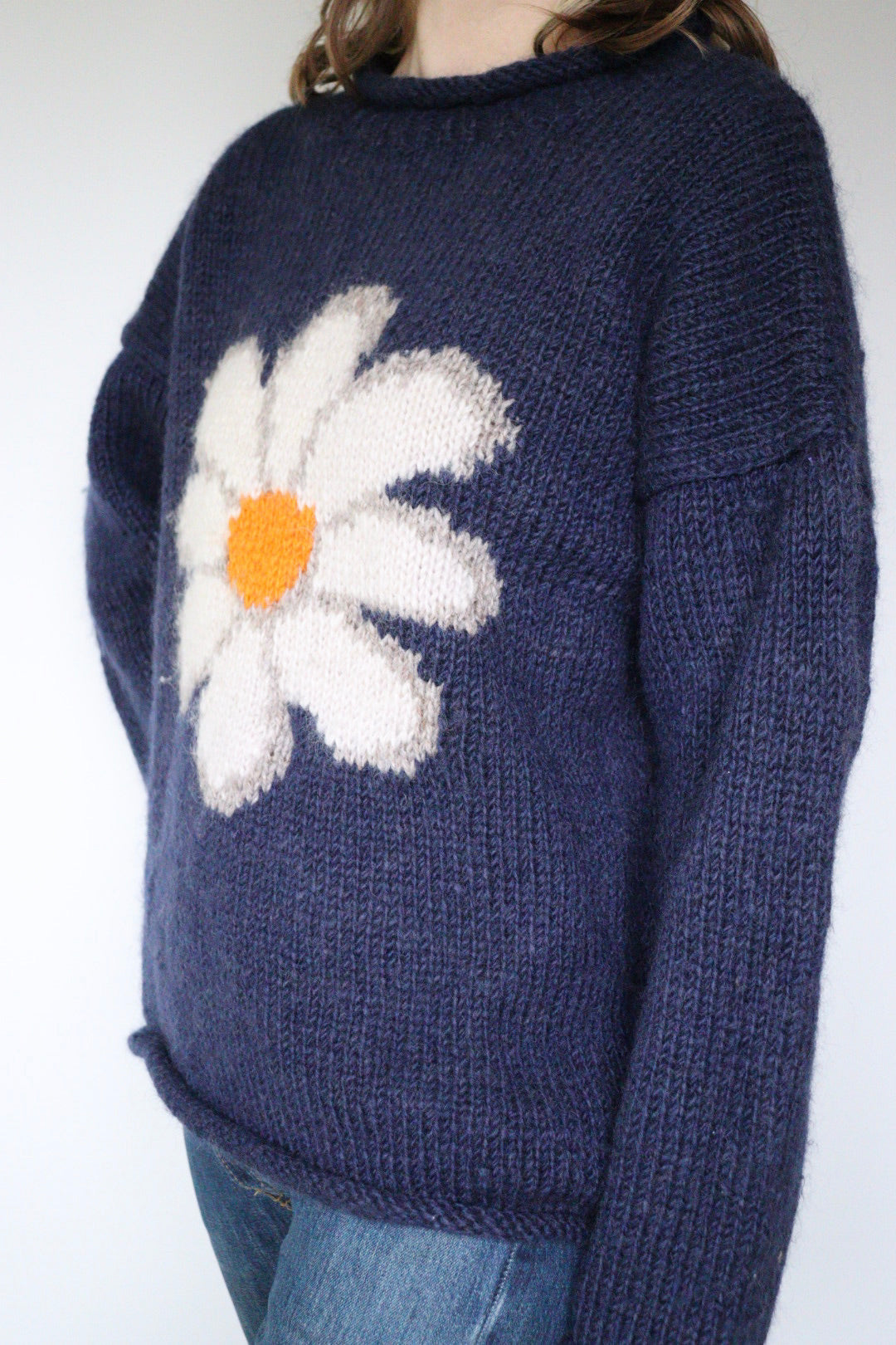 The Blue Daisy - vintage knitted sweater - S up to M/L