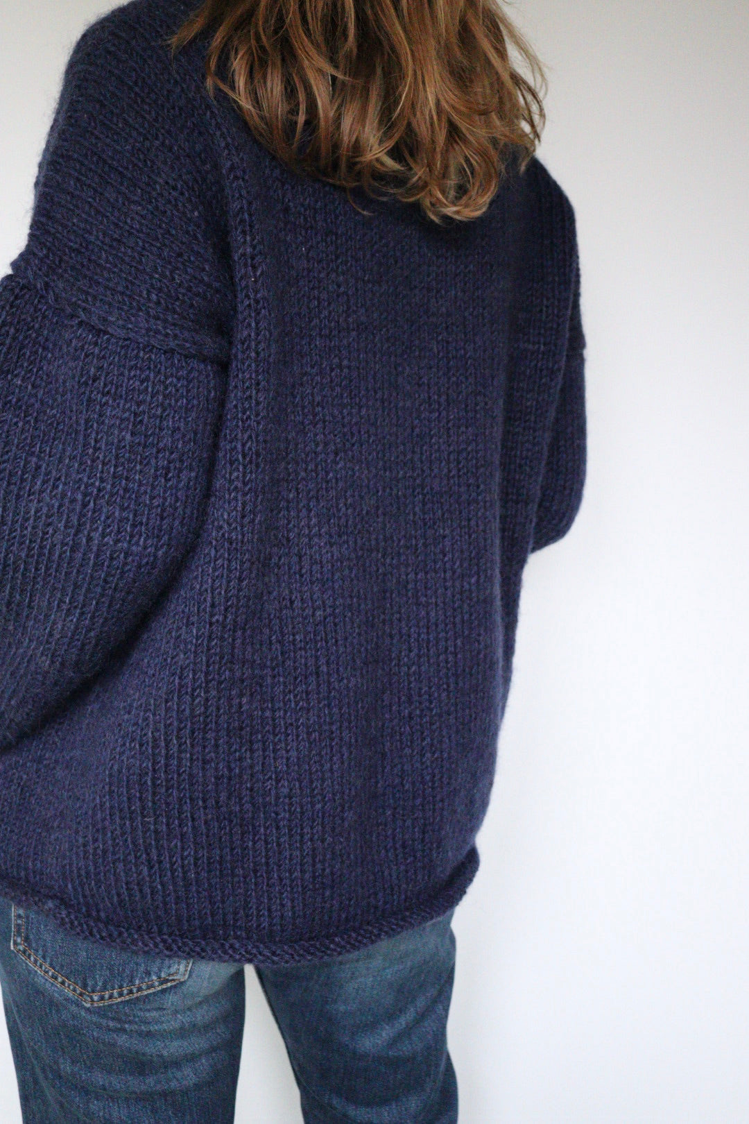The Blue Daisy - vintage knitted sweater - S up to M/L
