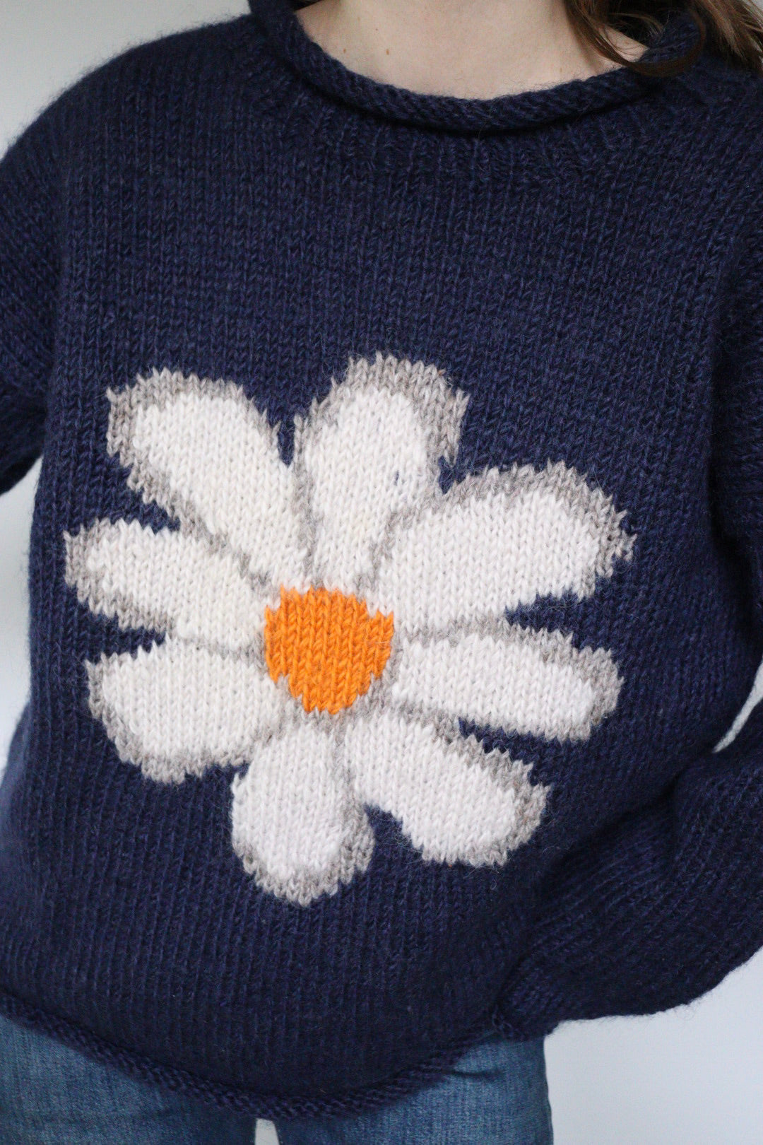 The Blue Daisy - vintage knitted sweater - S up to M/L