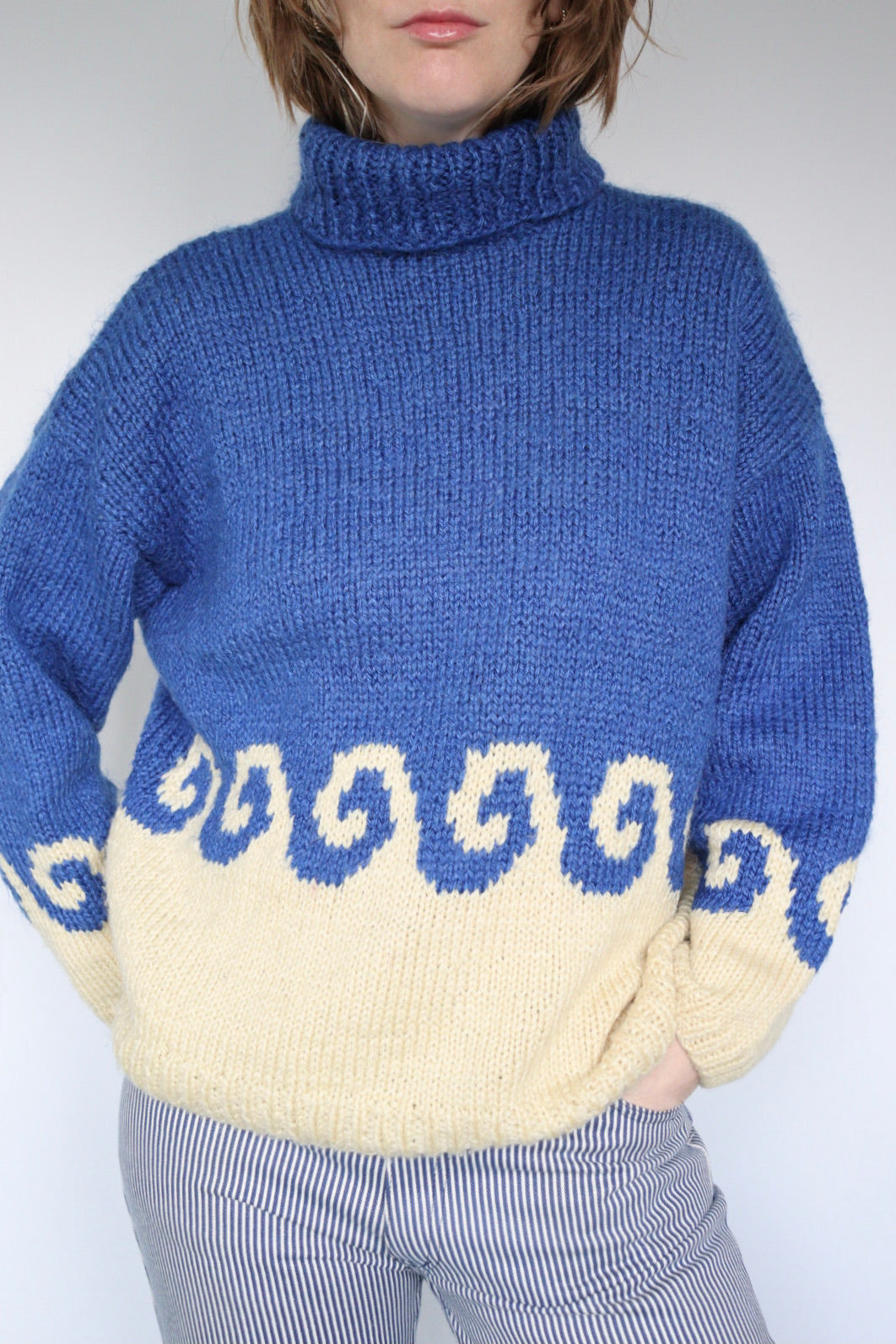 The Wool Waves - vintage knitted sweater - S up to M/L