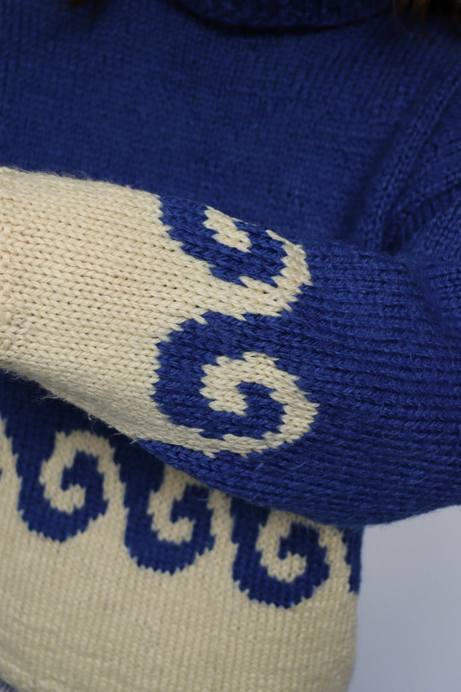 The Wool Waves - vintage knitted sweater - S up to M/L