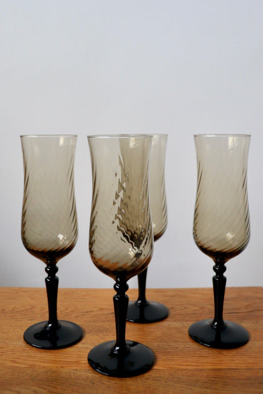 The Smoked Flutes - vintage campagne glasses