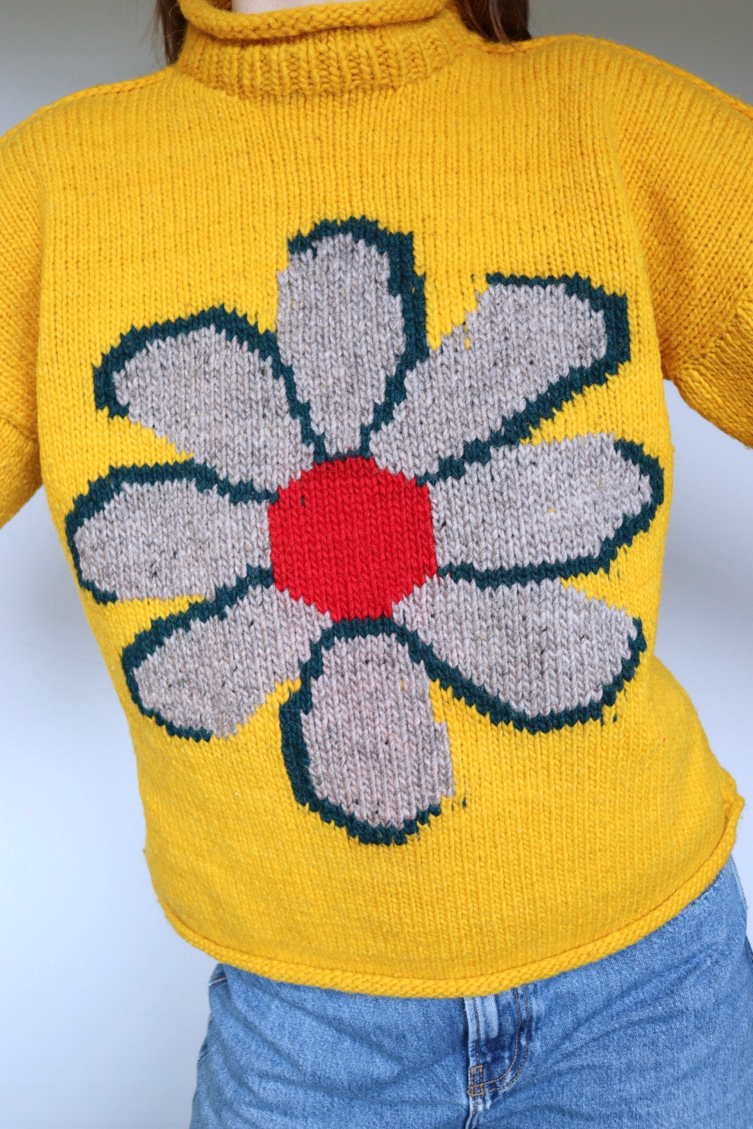 The Bright Daisy - vintage knitted sweater - S up to M