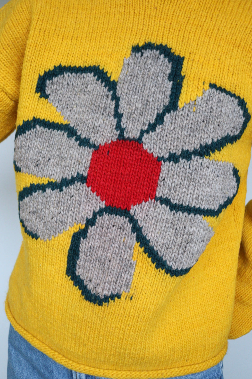 The Bright Daisy - vintage knitted sweater - S up to M