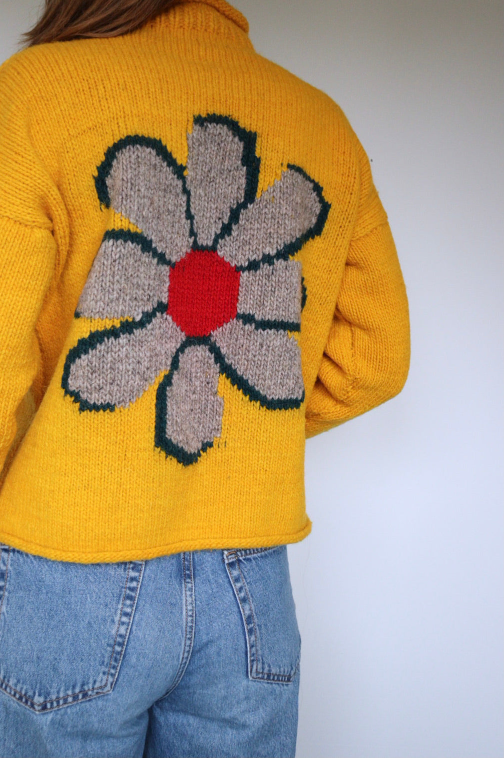The Bright Daisy - vintage knitted sweater - S up to M