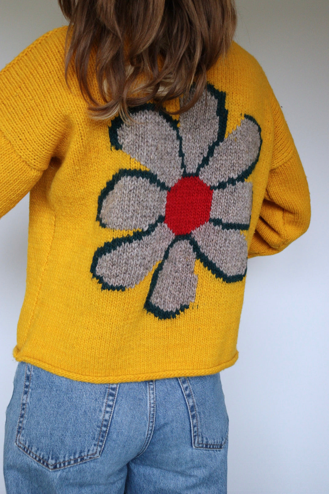 The Bright Daisy - vintage knitted sweater - S up to M