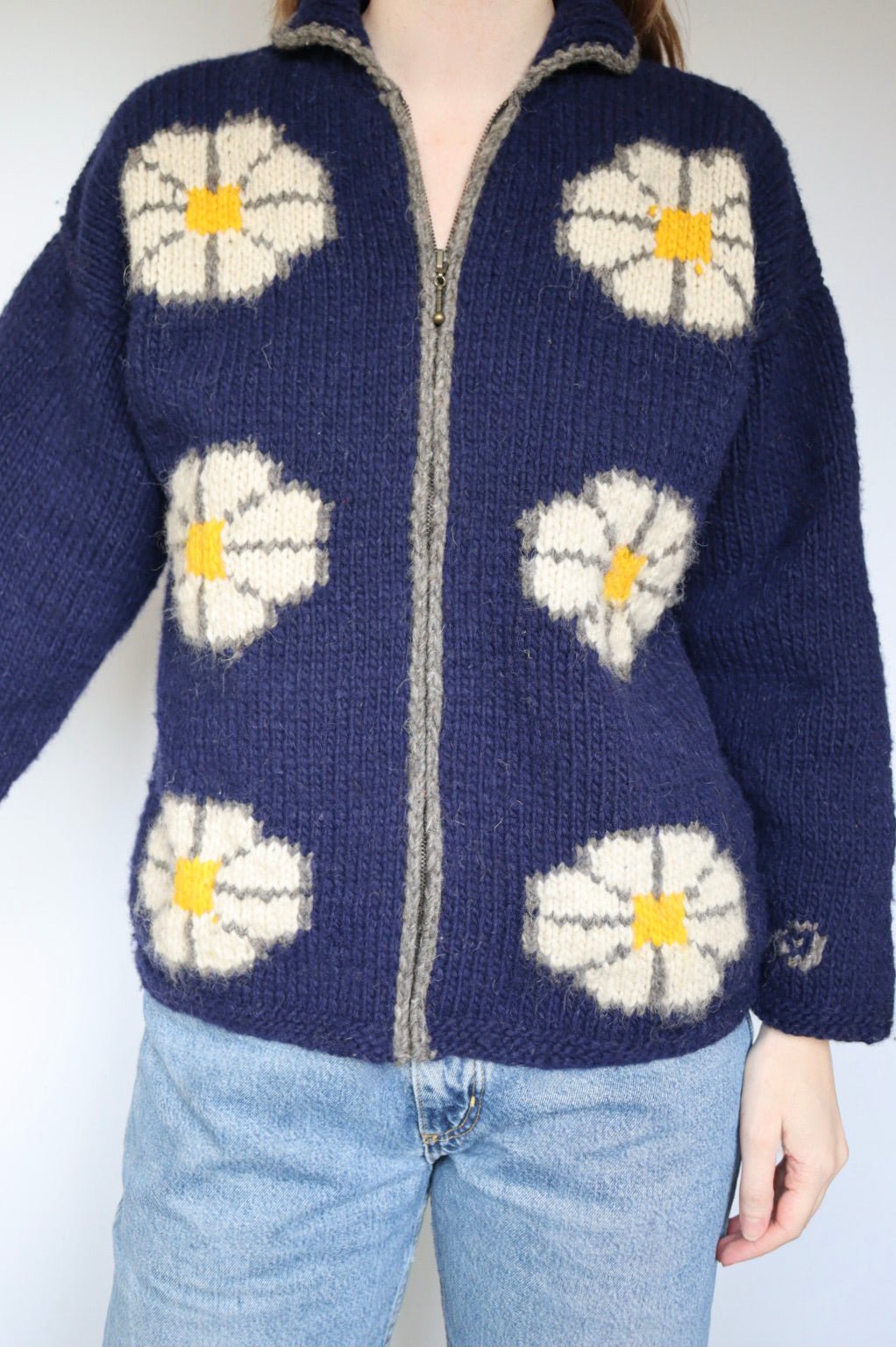 The Daisy Field - vintage knitted cardigan - S up to M