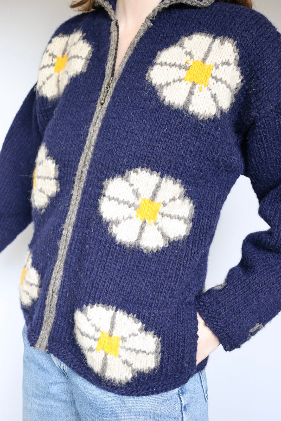 The Daisy Field - vintage knitted cardigan - S up to M