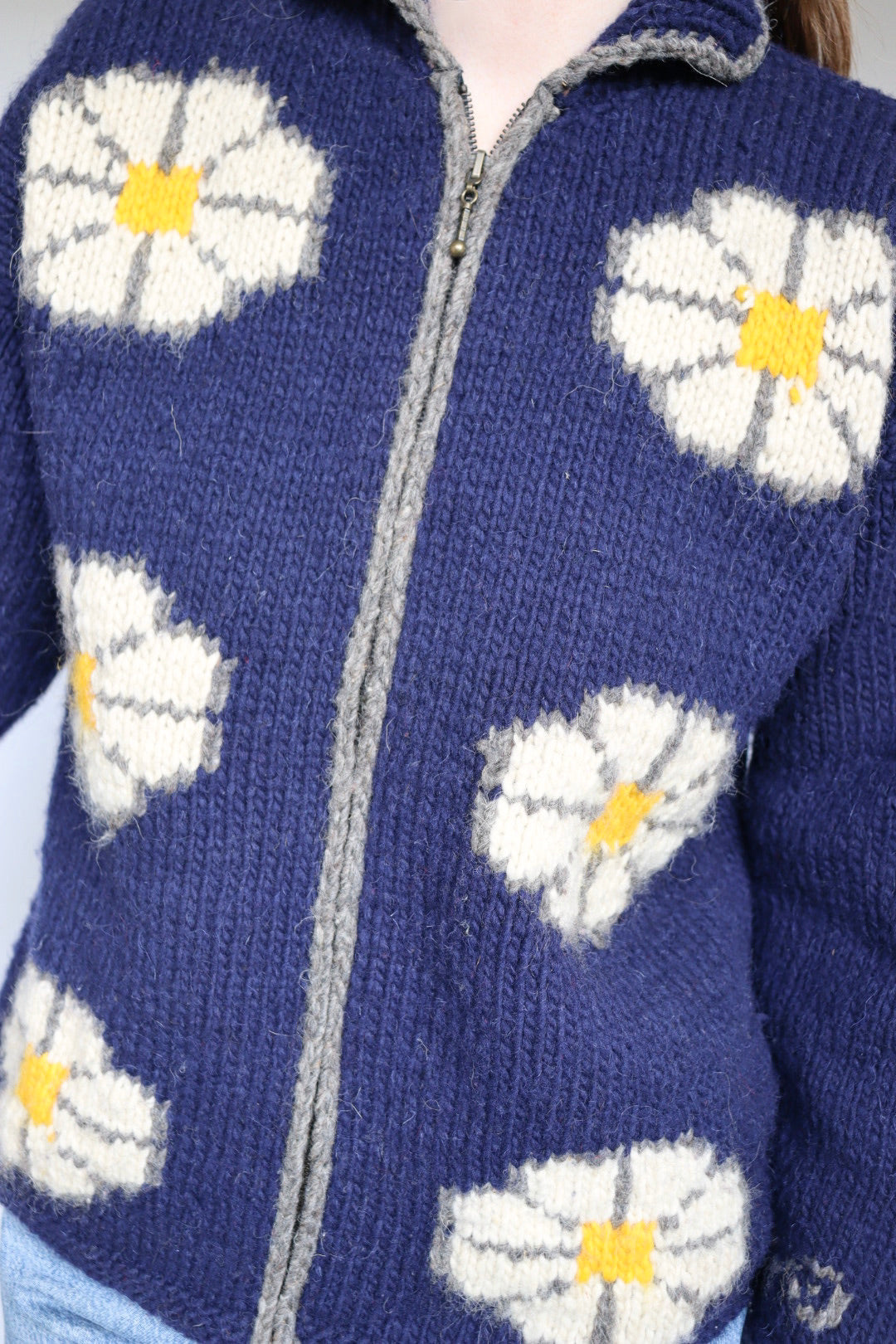 The Daisy Field - vintage knitted cardigan - S up to M