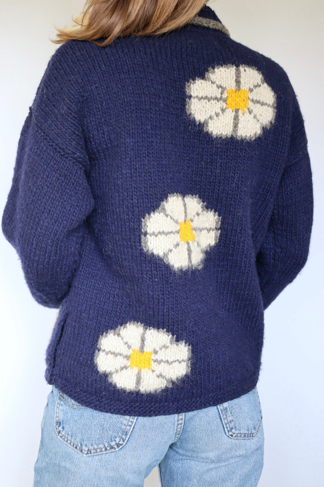 The Daisy Field - vintage knitted cardigan - S up to M