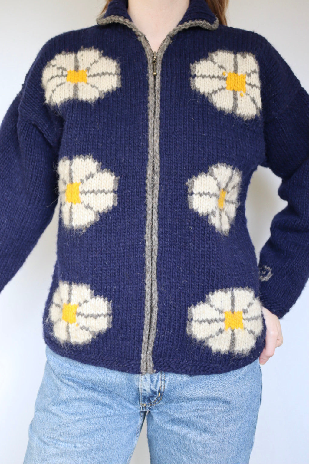 The Daisy Field - vintage knitted cardigan - S up to M