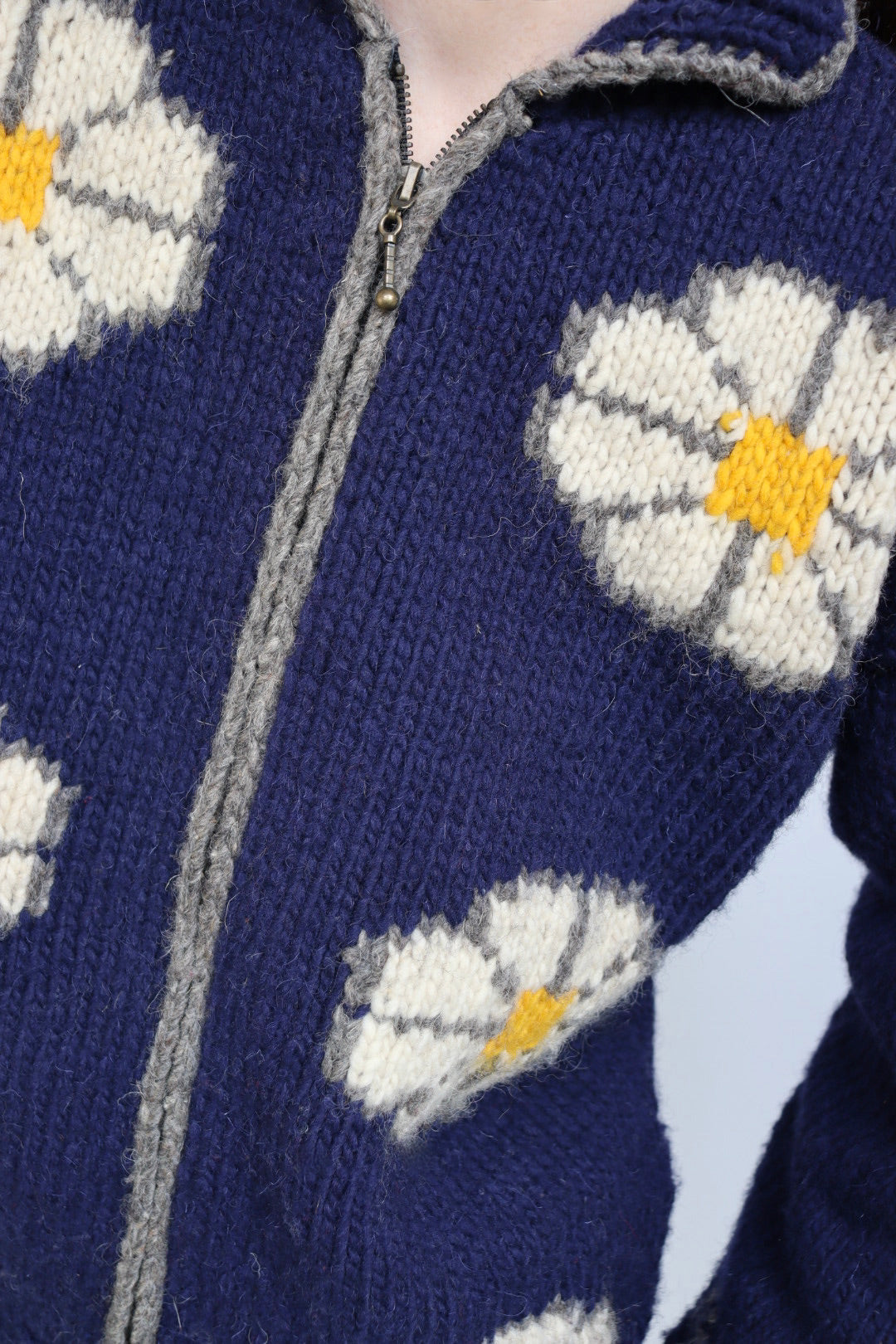The Daisy Field - vintage knitted cardigan - S up to M
