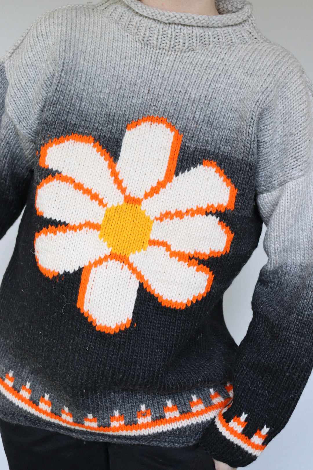 The Faded Daisy - vintage knitted sweater - S up to L