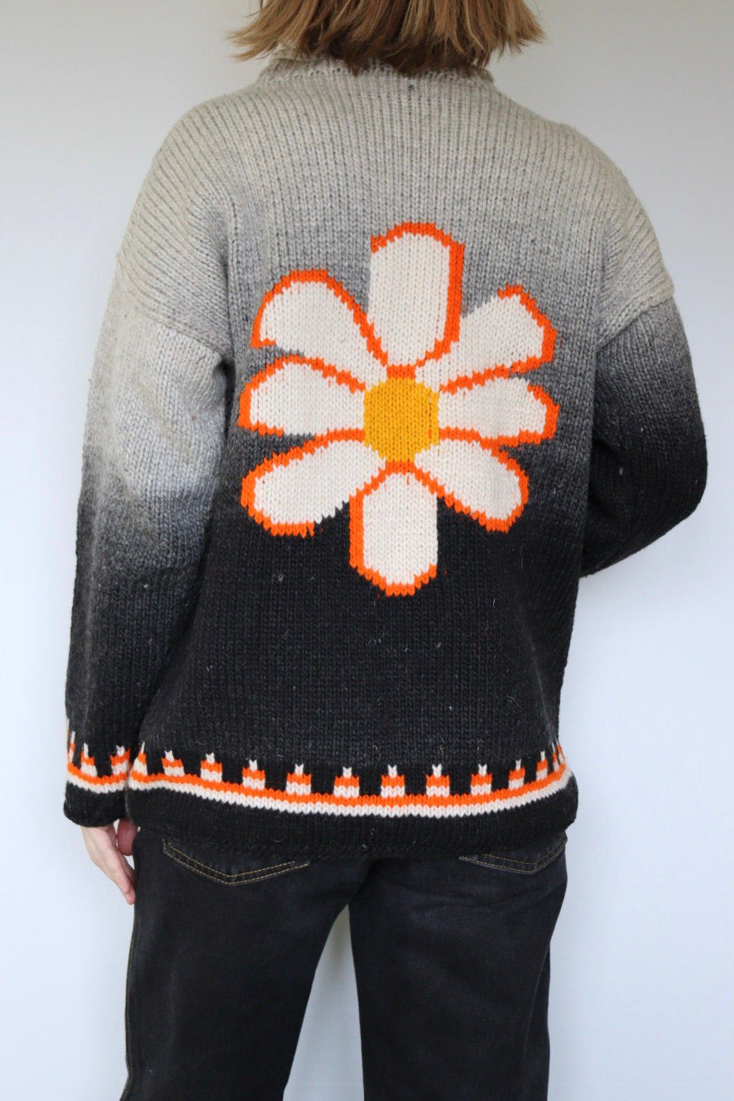 The Faded Daisy - vintage knitted sweater - S up to L
