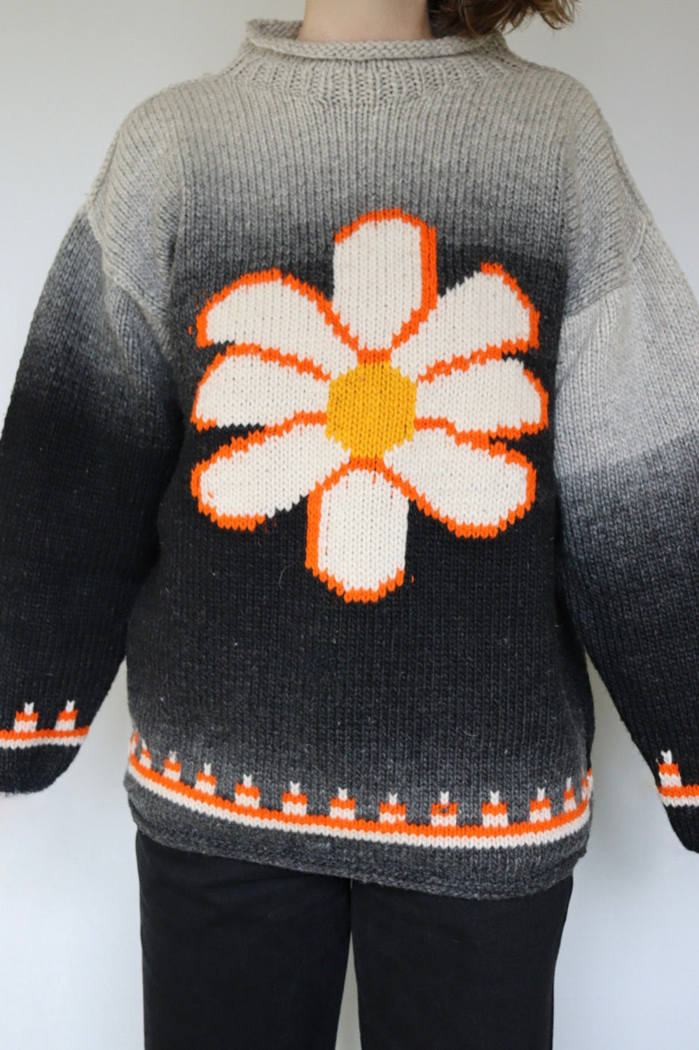 The Faded Daisy - vintage knitted sweater - S up to L