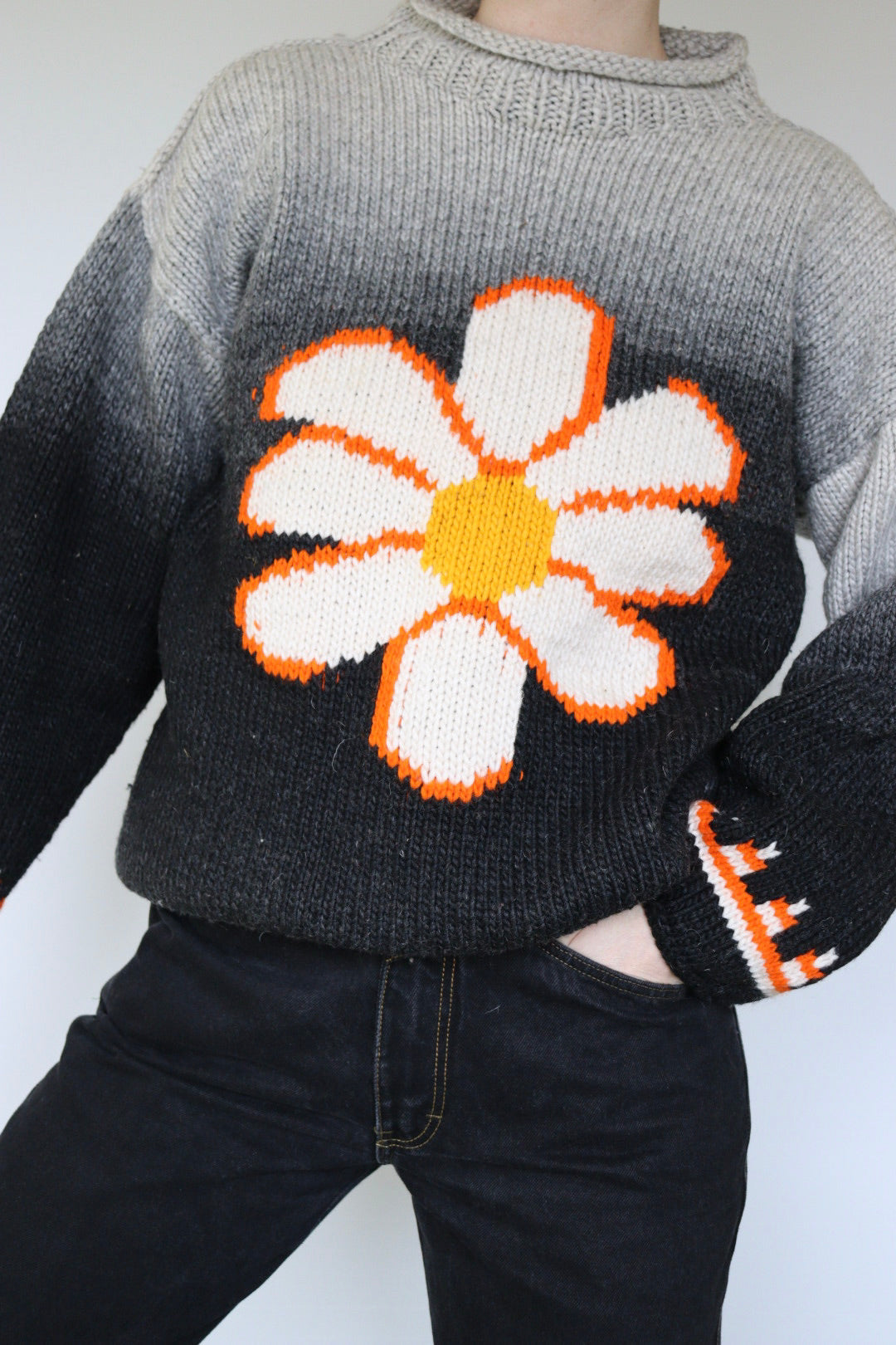 The Faded Daisy - vintage knitted sweater - S up to L