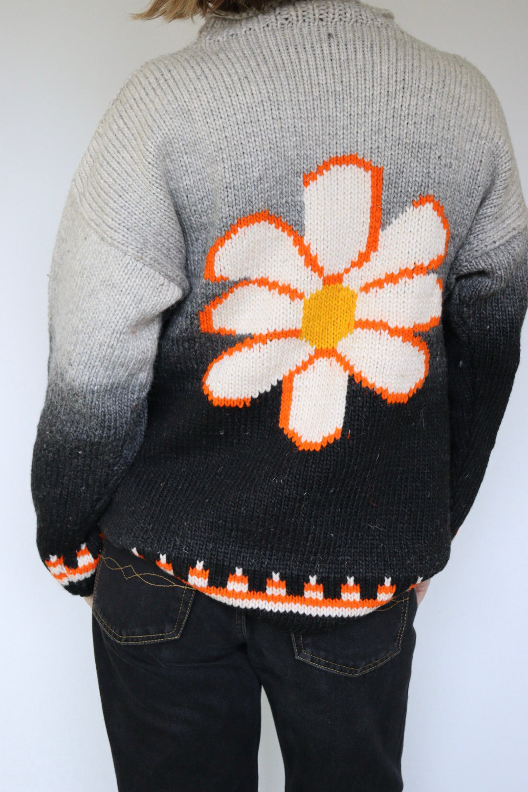 The Faded Daisy - vintage knitted sweater - S up to L