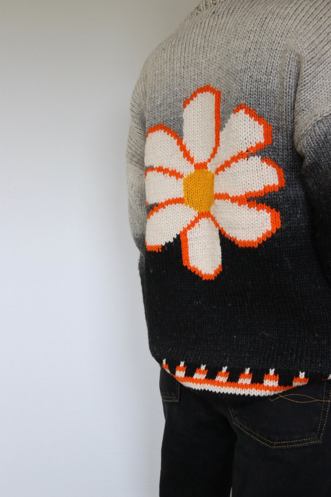 The Faded Daisy - vintage knitted sweater - S up to L
