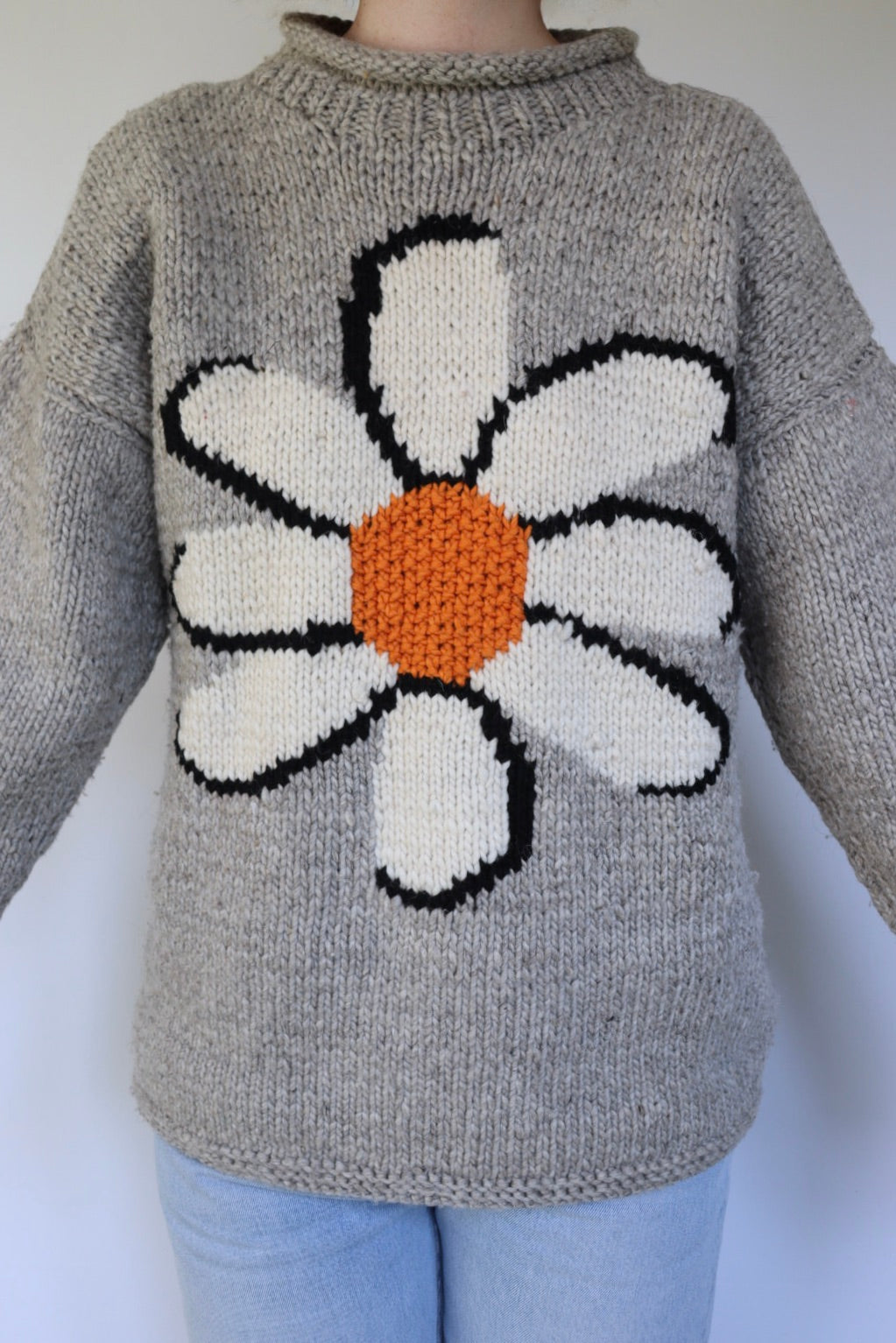 The Grey Daisy - vintage knitted sweater - S up to L