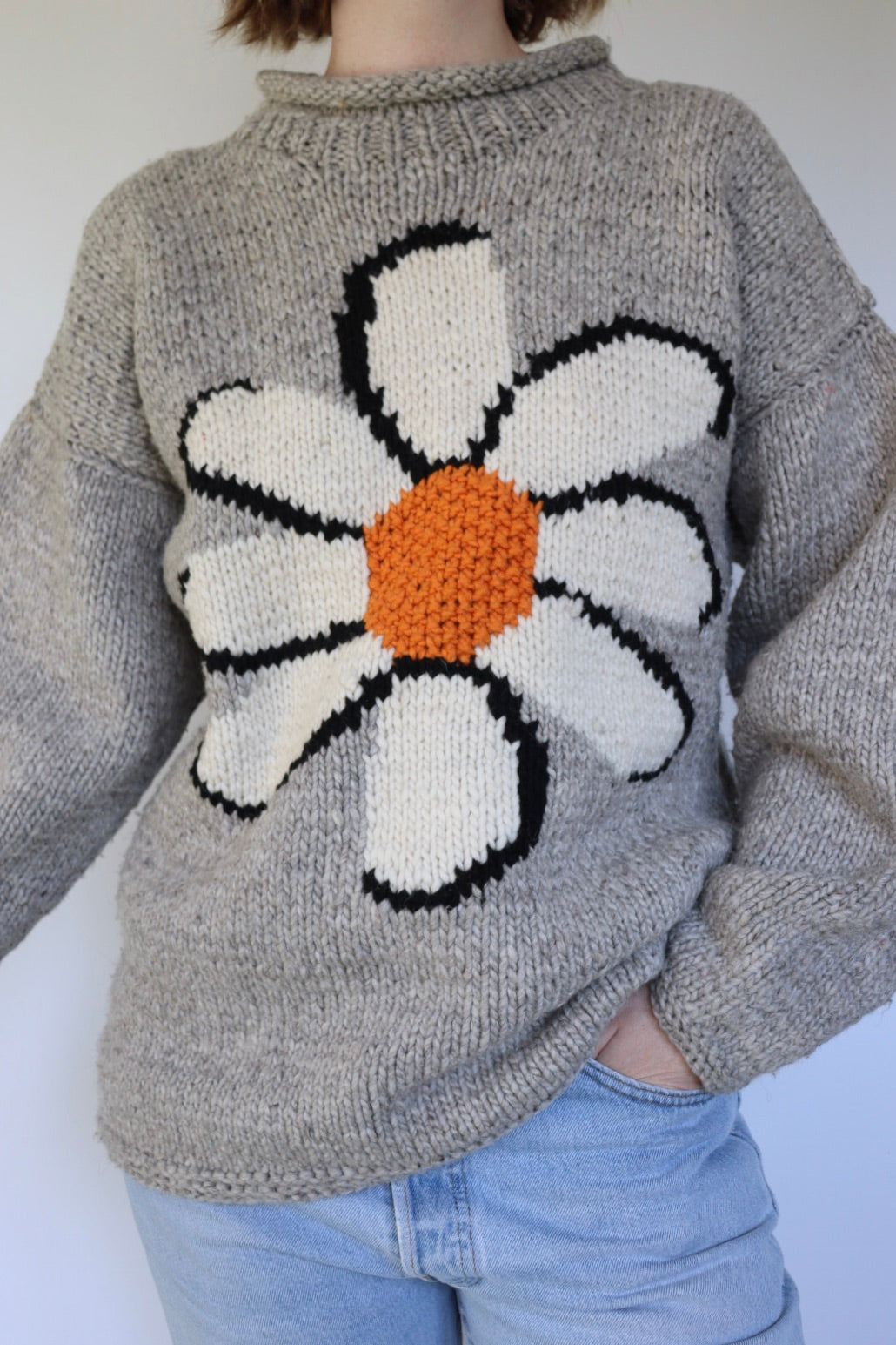 The Grey Daisy - vintage knitted sweater - S up to L
