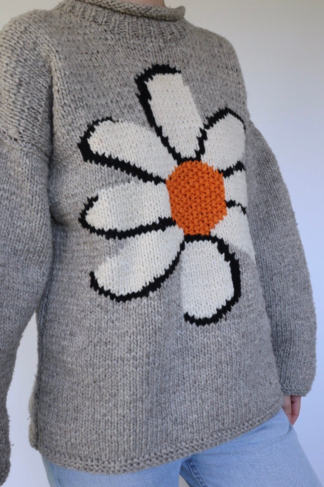 The Grey Daisy - vintage knitted sweater - S up to L
