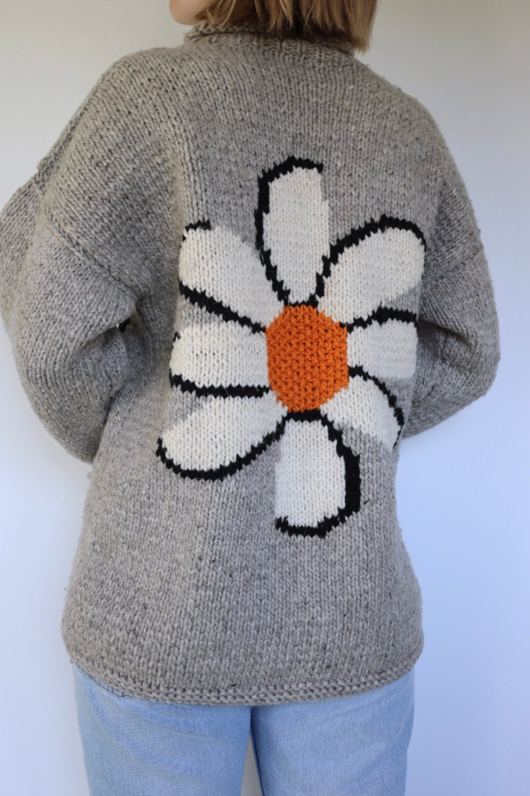The Grey Daisy - vintage knitted sweater - S up to L