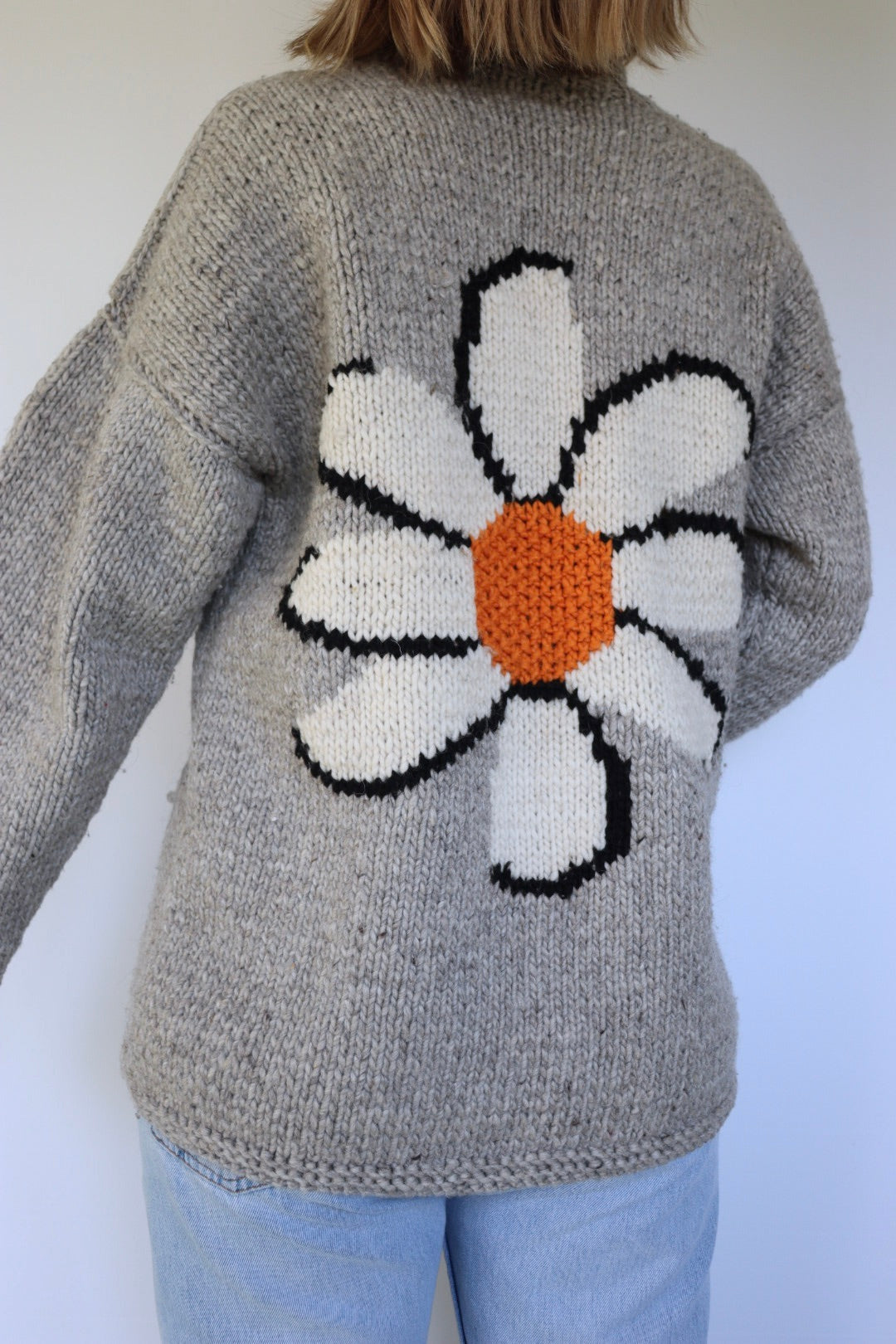 The Grey Daisy - vintage knitted sweater - S up to L