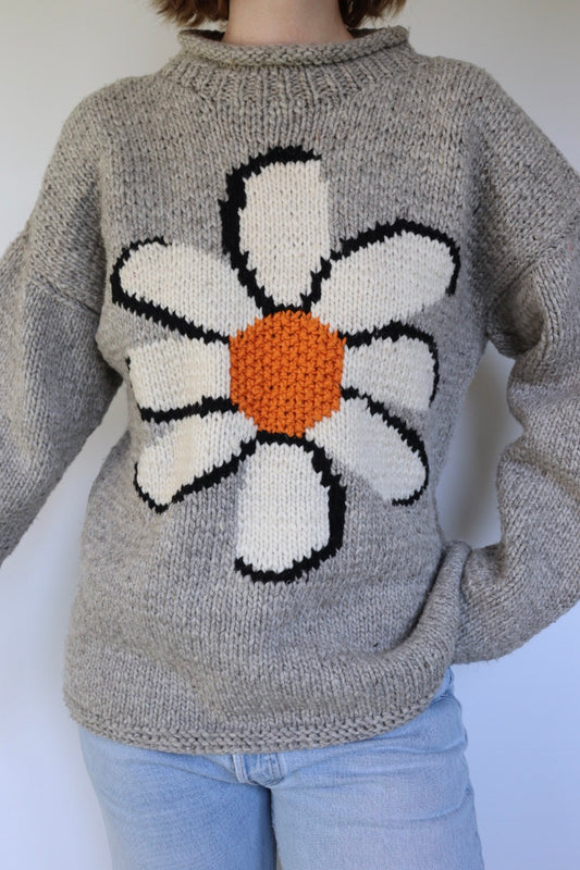 The Grey Daisy - vintage knitted sweater - S up to L