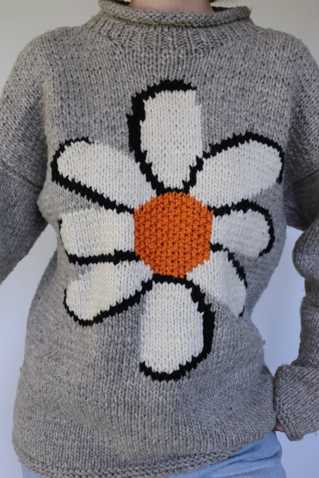 The Grey Daisy - vintage knitted sweater - S up to L