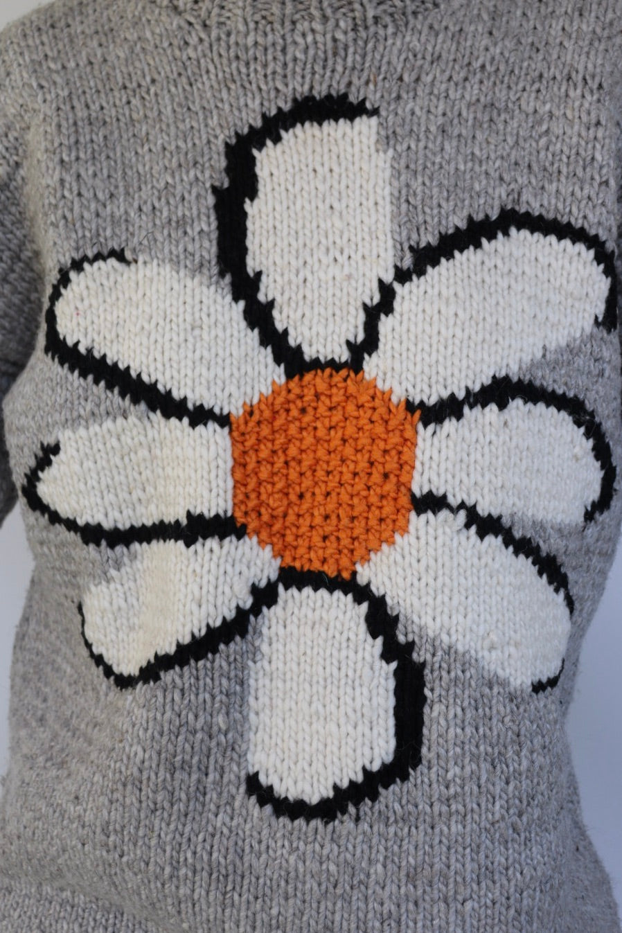 The Grey Daisy - vintage knitted sweater - S up to L
