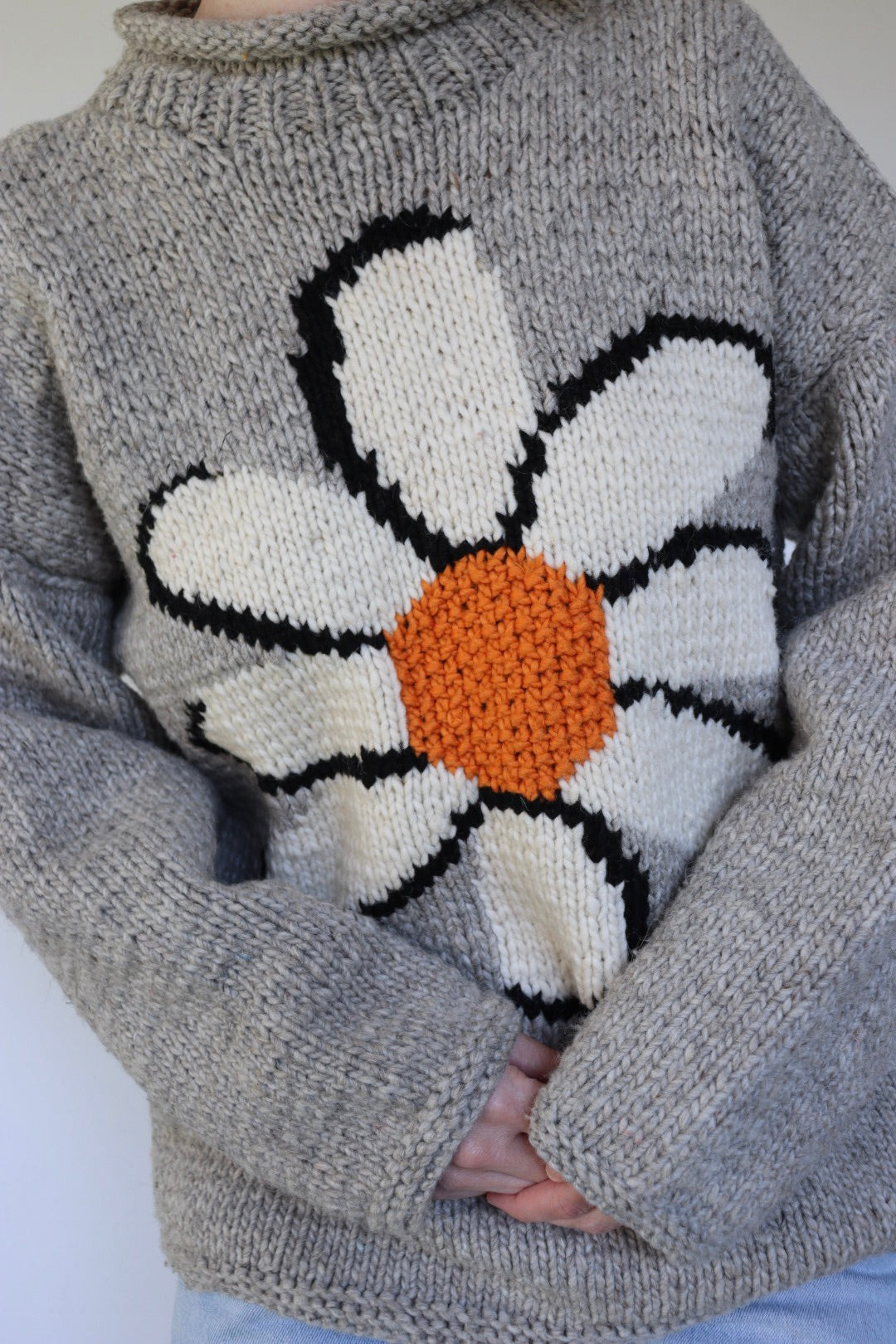 The Grey Daisy - vintage knitted sweater - S up to L