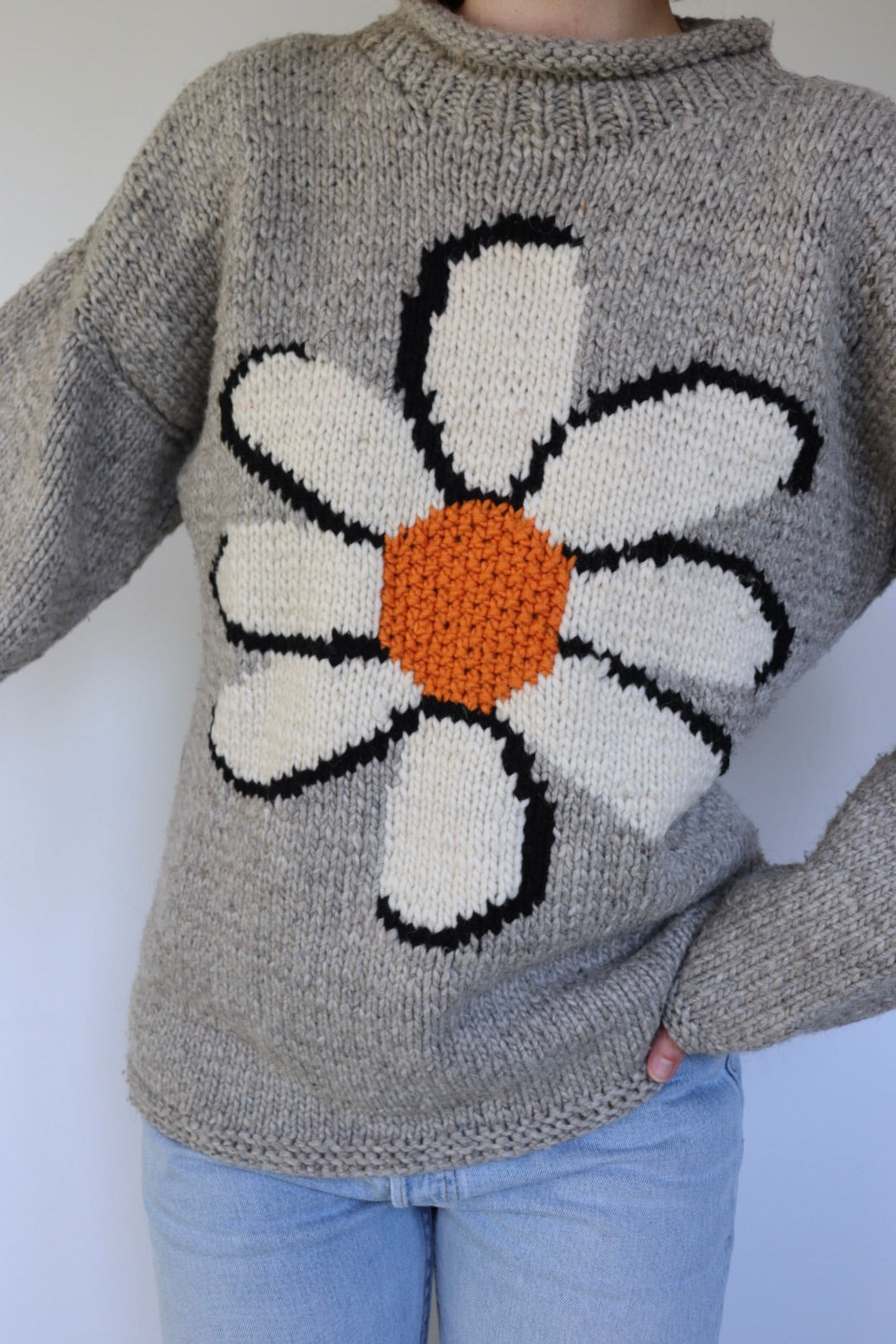 The Grey Daisy - vintage knitted sweater - S up to L