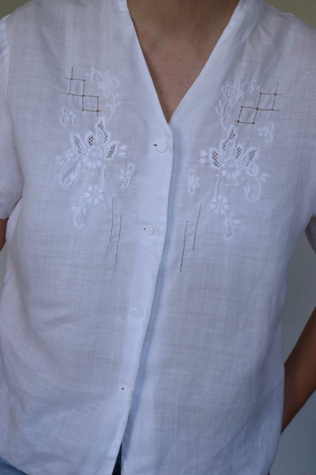 The Embroidered Blouse - vintage linen blouse - S up to L