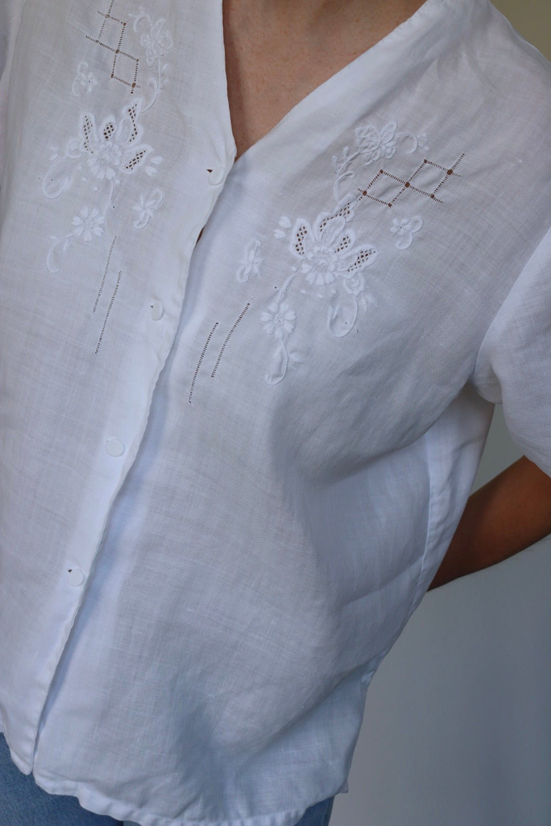 The Embroidered Blouse - vintage linen blouse - S up to L